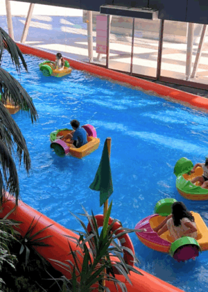 piscina de barquinhos