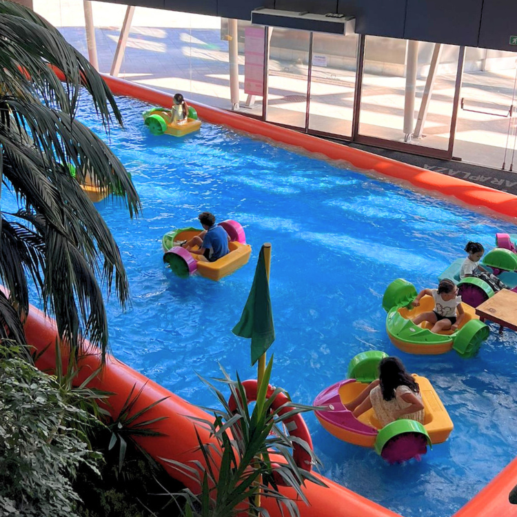 piscina de barquinhos